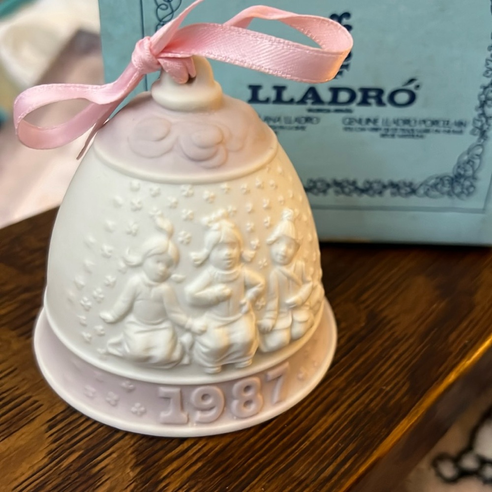 Lladro 1987 Anniversary Christmas Bell w/Original Box